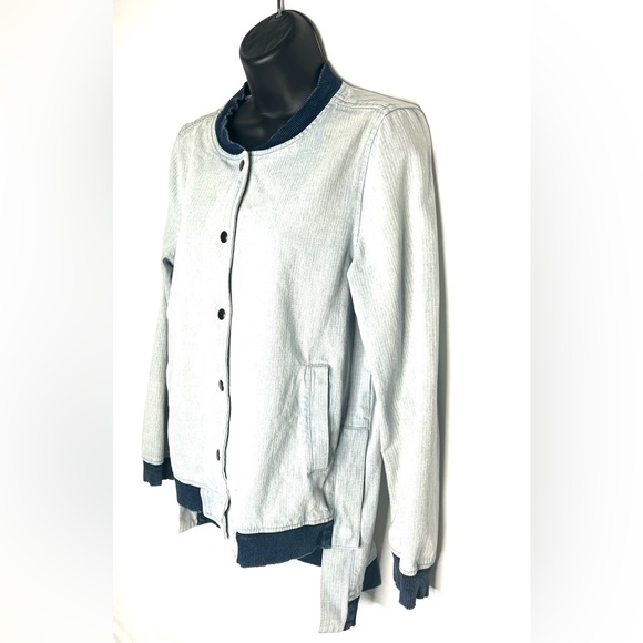 Le Lis 100% Cotton Two-Toned ButtonDown Jean Jacket with Pockets - Picture 7 of 7